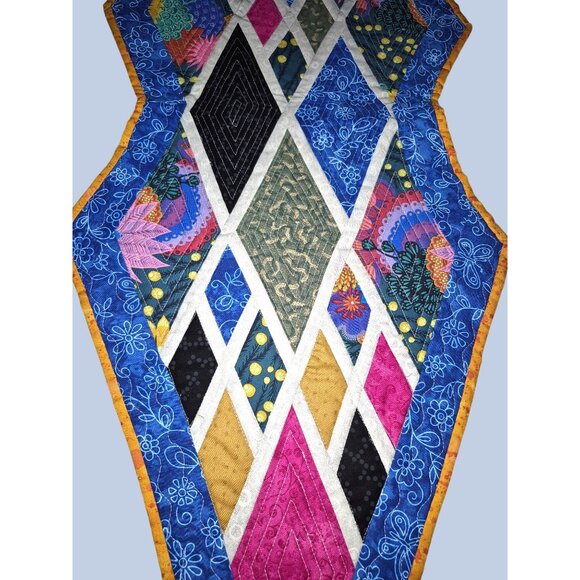 Handmade Quilted Table Runner With Diamond Pattern Floral Design - Picture 3 of 8